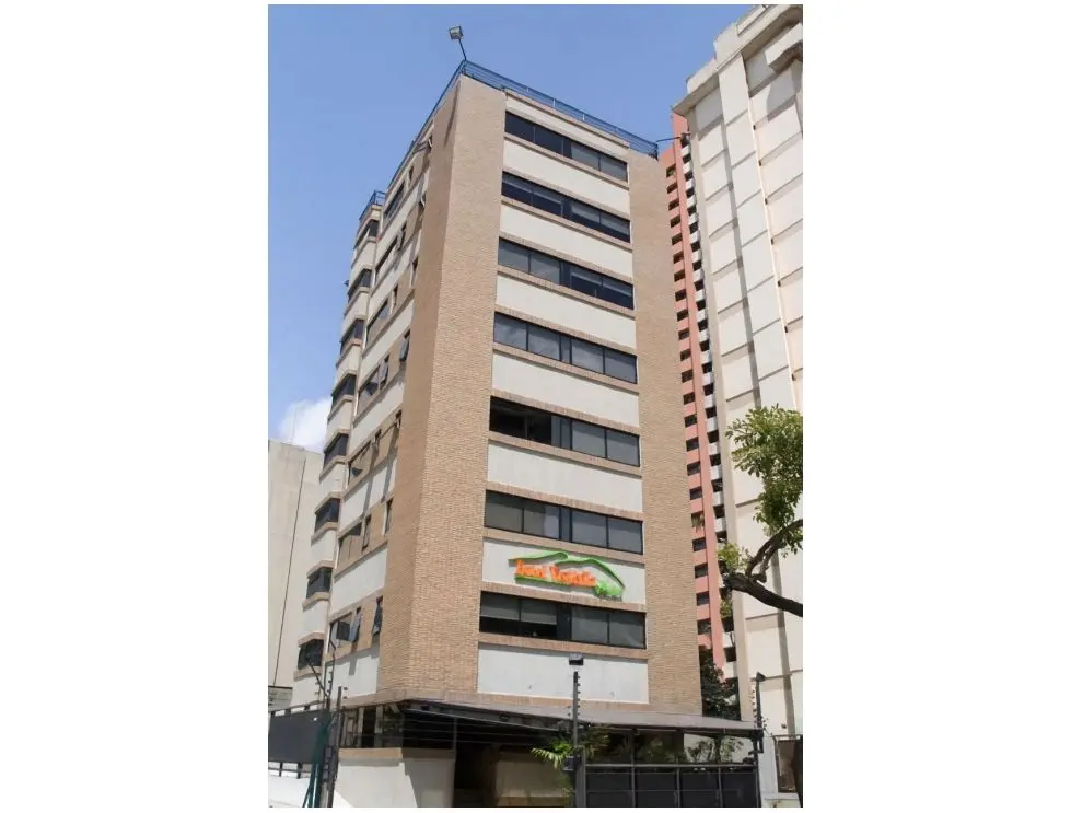 Se vende Hotel 1567m² 38H/42B/12P Av Libertador