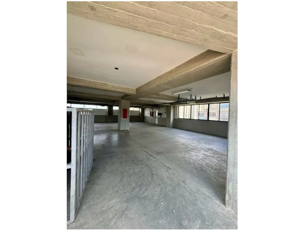 PISO INDUSTRIAL EN ALQUILER 375 M2- URB. BOLEITA - 3