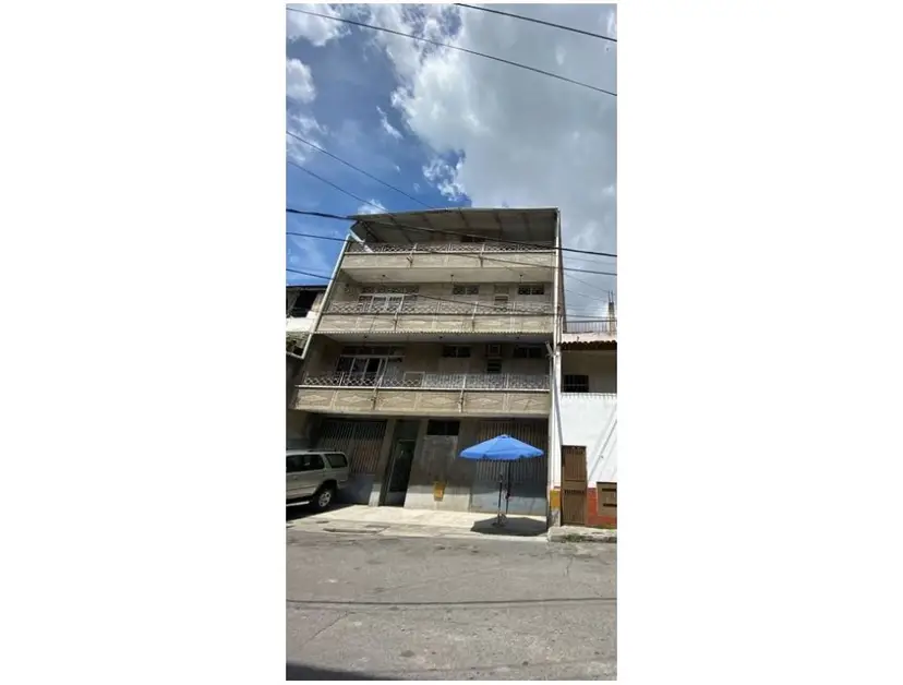 Alquilo/Vendo edificio 1.054m2 Catia 8383