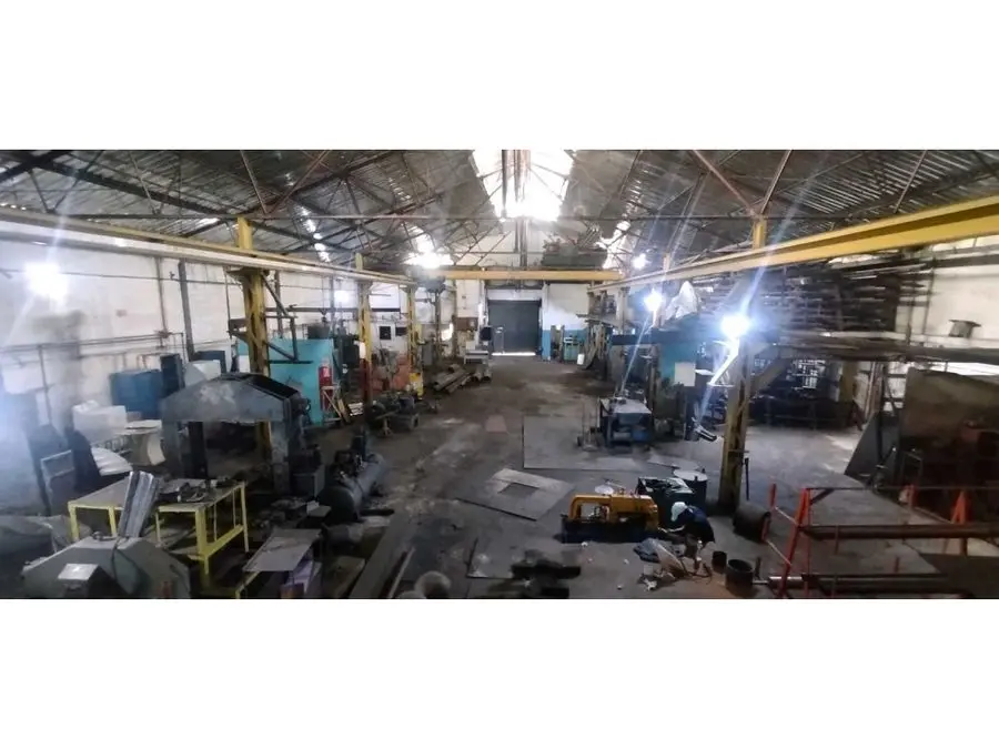 Se vende/alquila galpón comercial 697 San Martin 0969