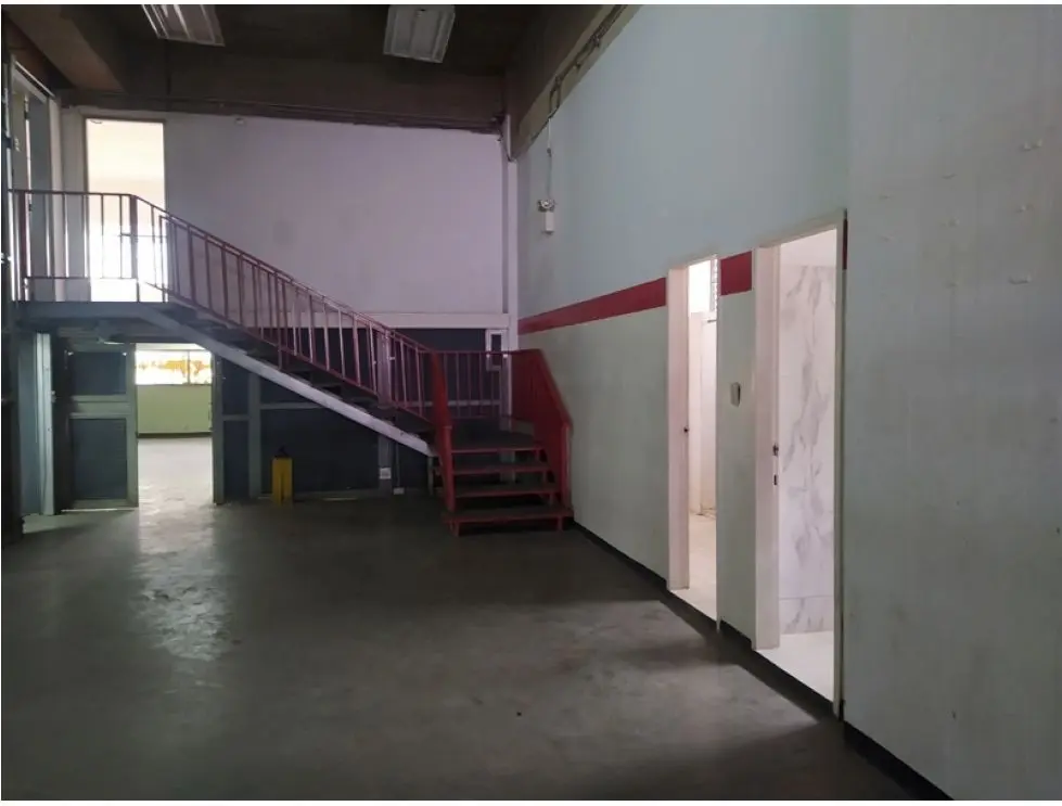 AMPLIO LOCAL EN ALQUILER EN BOLEÍTA SUR 1.177m2 - 8