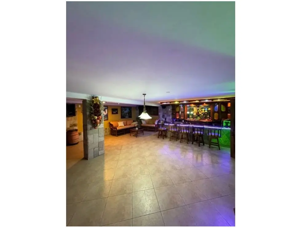 CASA EN ALQUILER 1.026 m2 - URB. ALTO PRADO - 26