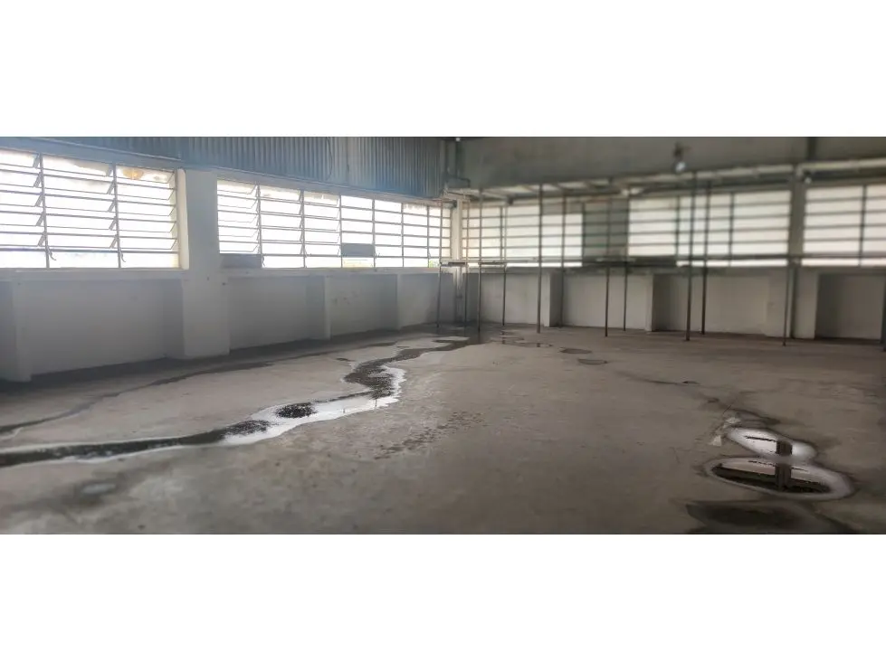 Alquilo piso industrial 755m2 Boleíta Norte 6563 - 3