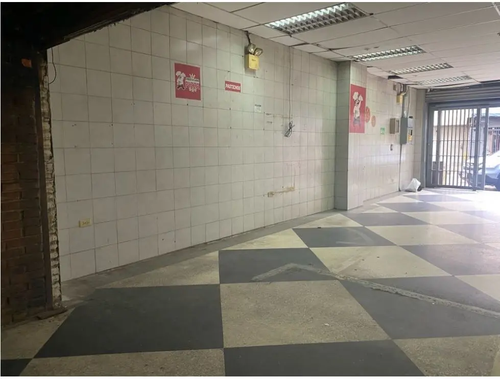 Vendo/alquilo local comercial 112m2 Av. Urdaneta 2143 - 16