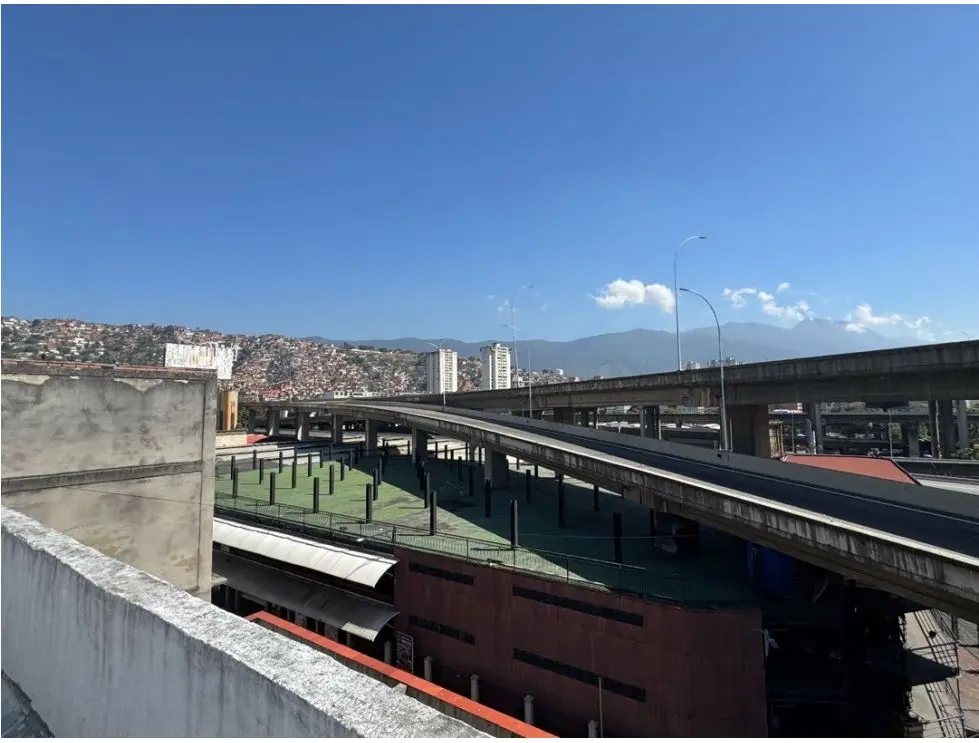 En Venta Galpon Edificio Industrial en San Martin. Libertador Caracas - 33