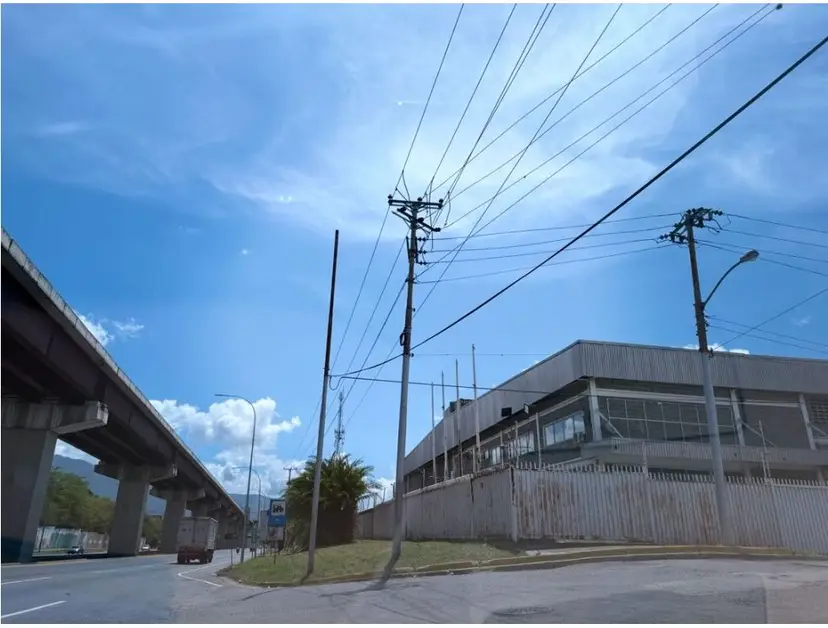 Vendo galpón industrial 3500m2 Intercomunal Guarenas/Guatire 9741