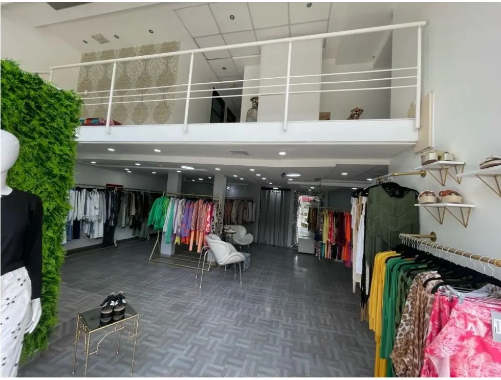 Vendo local 135m2 Las Mercedes 4741