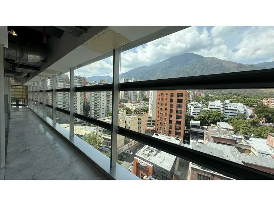 Alquilo oficina actualizada 311m2 CC Millennium Mall 9473 - 2