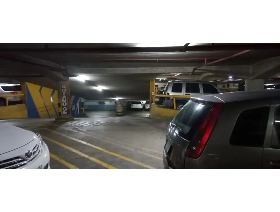 Venta de Estacionamiento en los Palos Grandes - 3