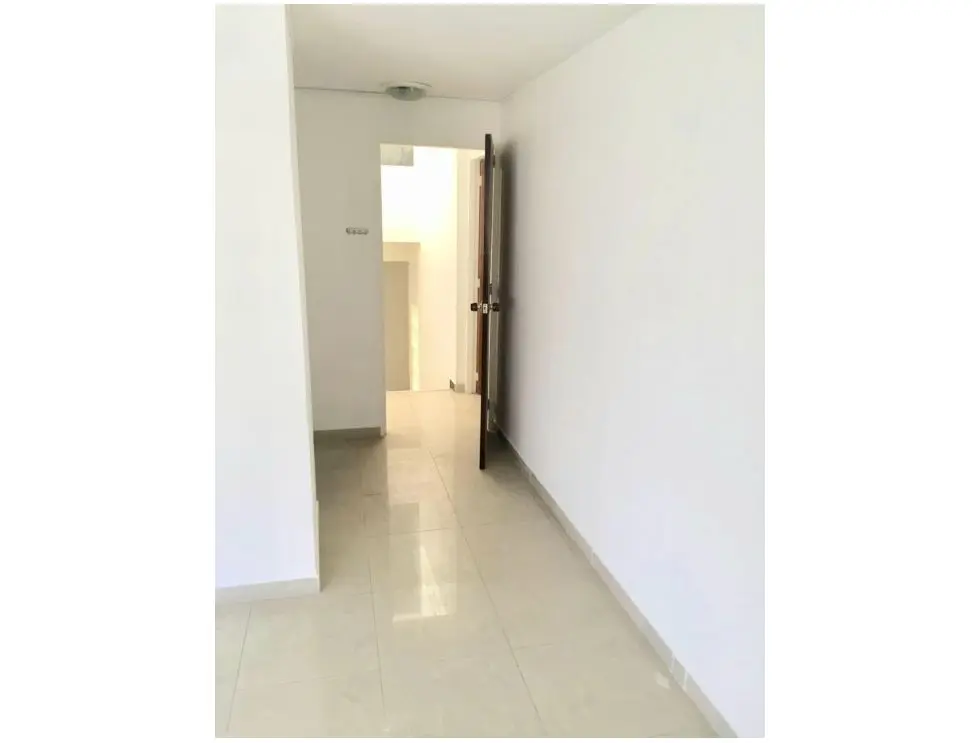 Se alquila oficina 35m2 Las Mercedes 0384 - 3