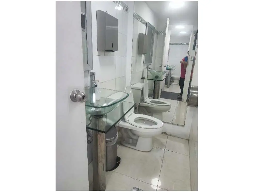 Se vende/alquila local comercial 1006m2 Chuao 1716 - 28