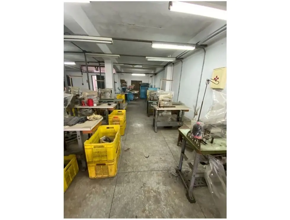 Alquilo/Vendo edificio 1.054m2 Catia 8383 - 9