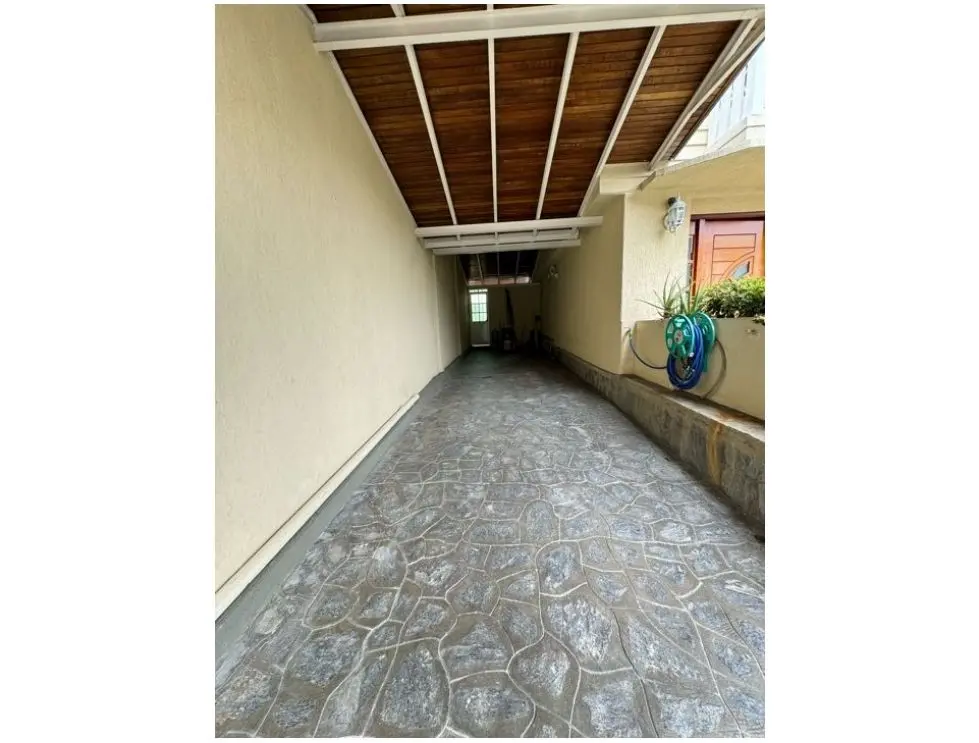 CASA EN ALQUILER 1.026 m2 - URB. ALTO PRADO - 32