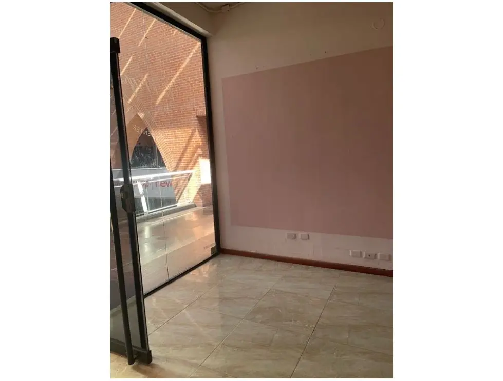 Local comercial de 65m2 en alquiler C.C Plaza las Américas - 4