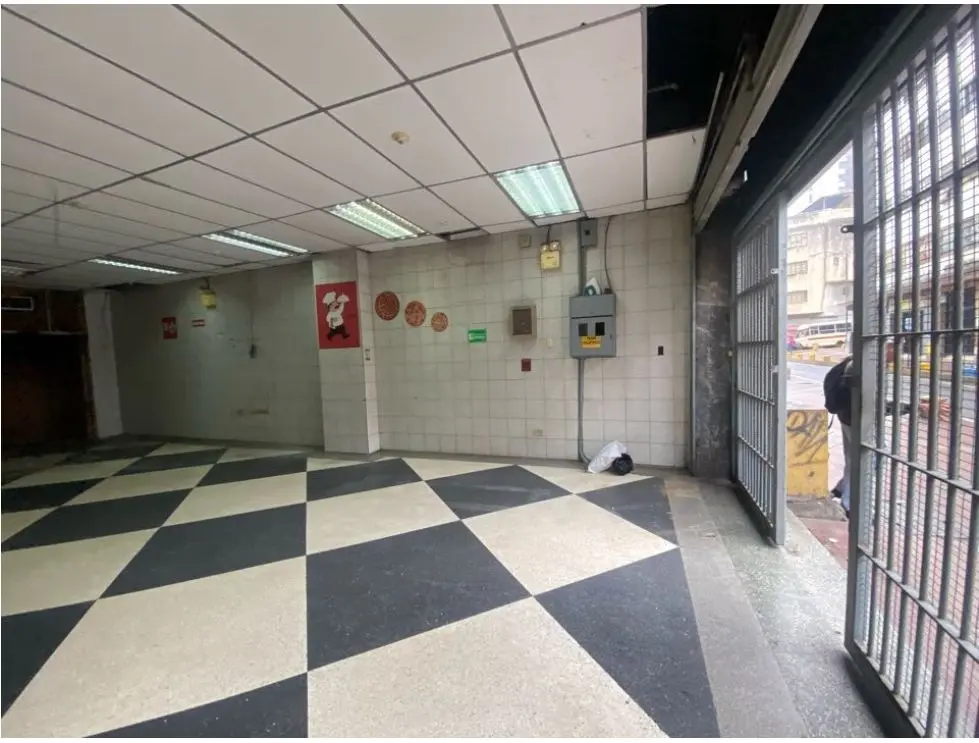 Vendo/alquilo local comercial 112m2 Av. Urdaneta 2143 - 15