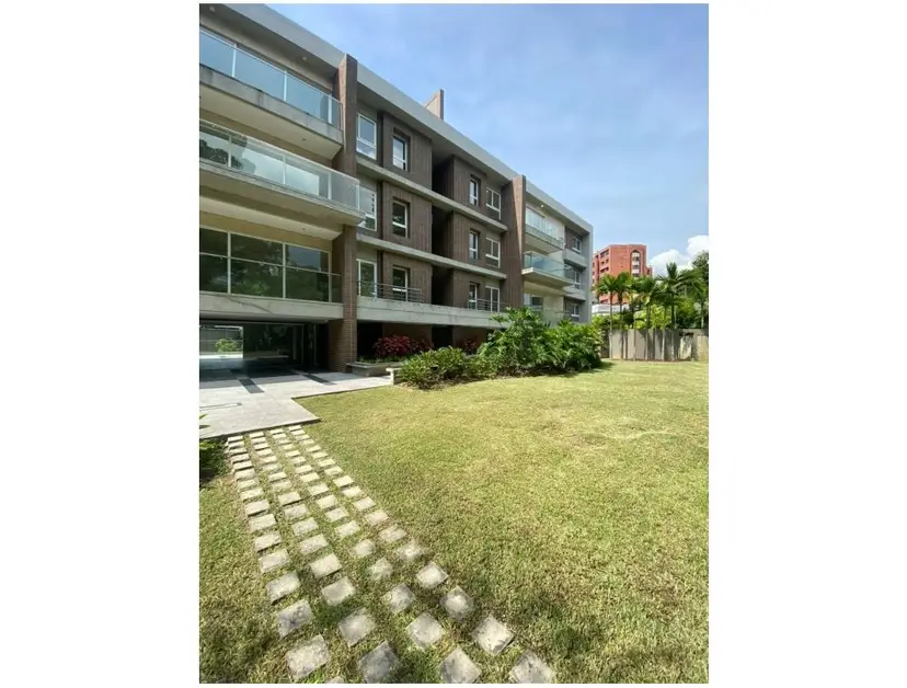 EDIFICIO RESIDENCIAL EN VENTA - URB. LA CASTELLANA