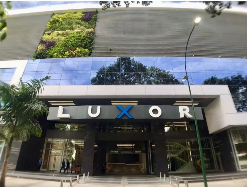 Se vende oficina de 350 m2/ Las Mercedes