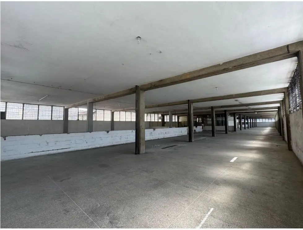 En Venta Galpon Edificio Industrial en San Martin. Libertador Caracas - 24