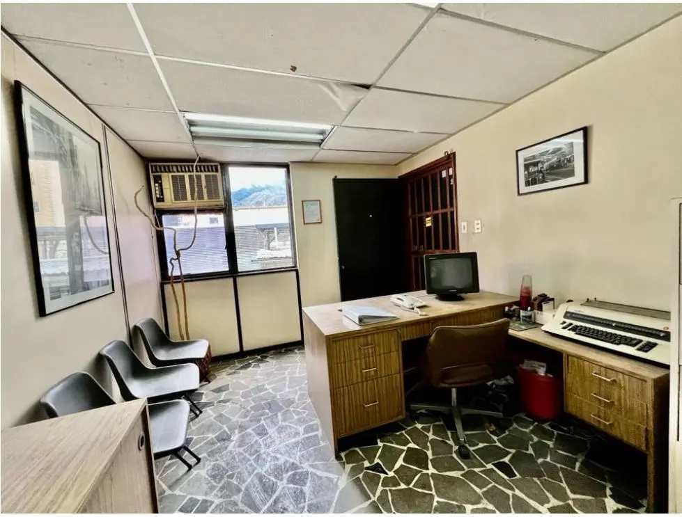 Se vende oficina 240m2 4B La Carlota - 2