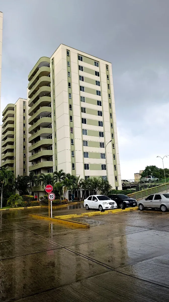 En Venta Apartamento Resd Ribera Guaica Céntrico piso bajo 