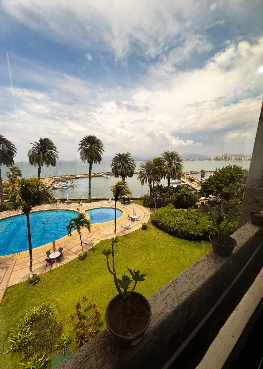 Hermoso Apartamento frente al Mar Resd. Costa de Plata Cerro el Morro Lechería 