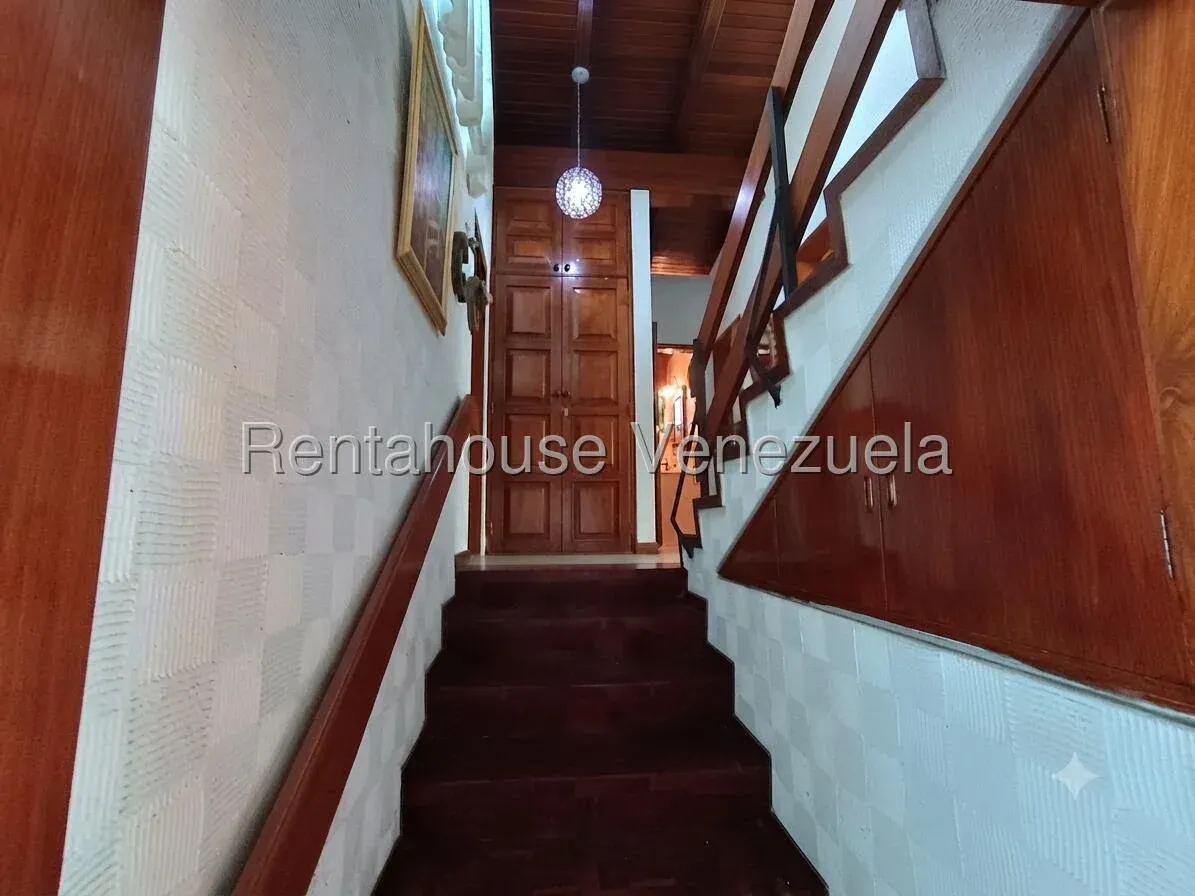 Venta de Amplia Casa de 5 Niveles en Prados del Este - 13