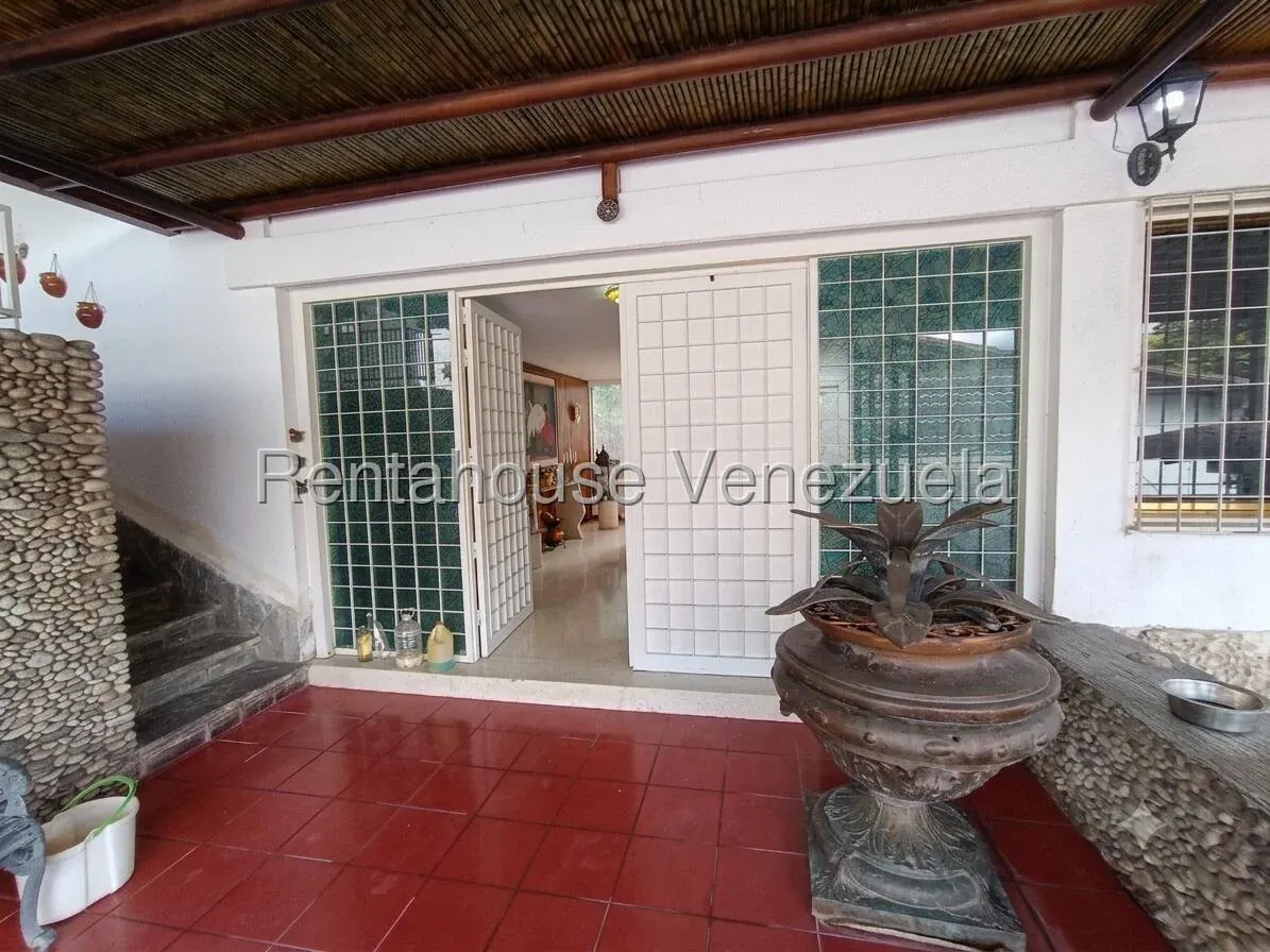Venta de Amplia Casa de 5 Niveles en Prados del Este - 20