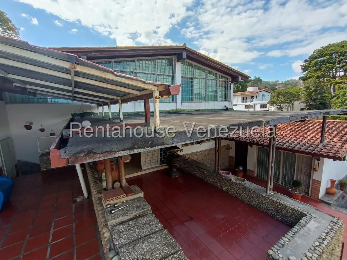 Venta de Amplia Casa de 5 Niveles en Prados del Este - 21
