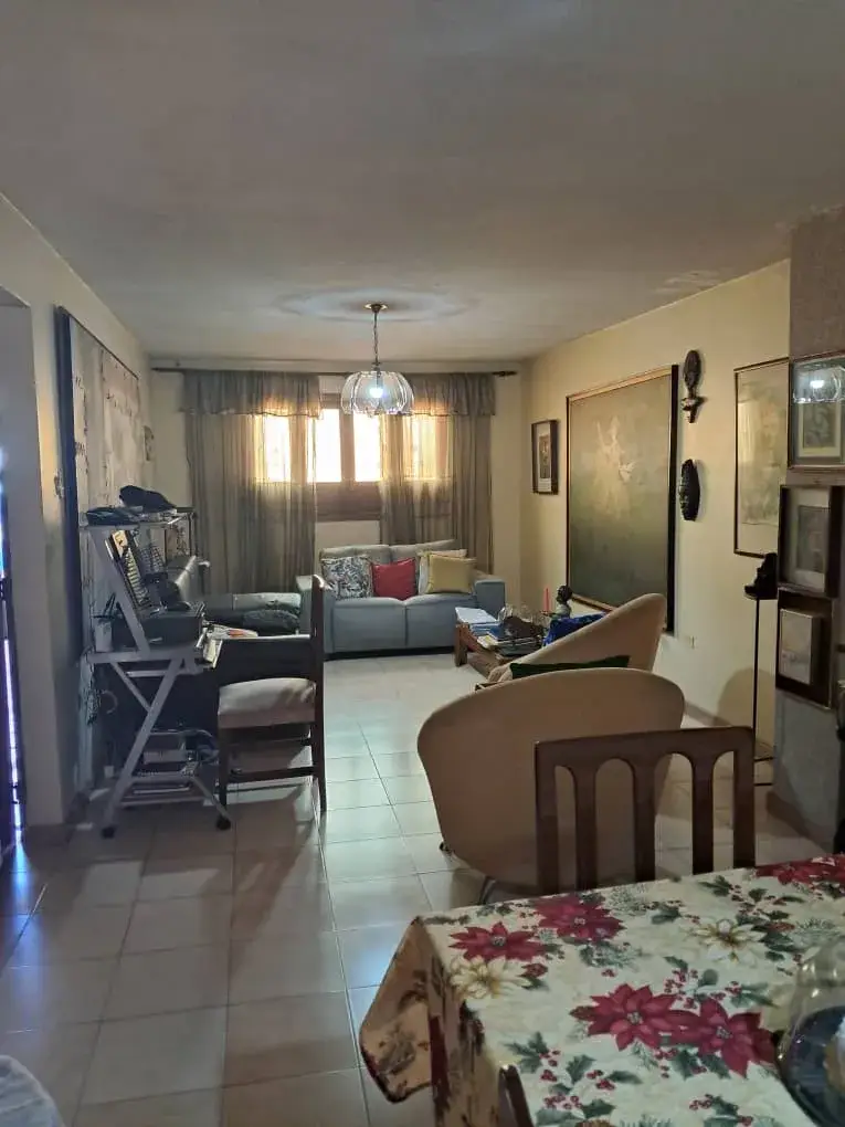 Vende Casa La Esmeralda, San Diego  en punto comercial, a pie de calle  
