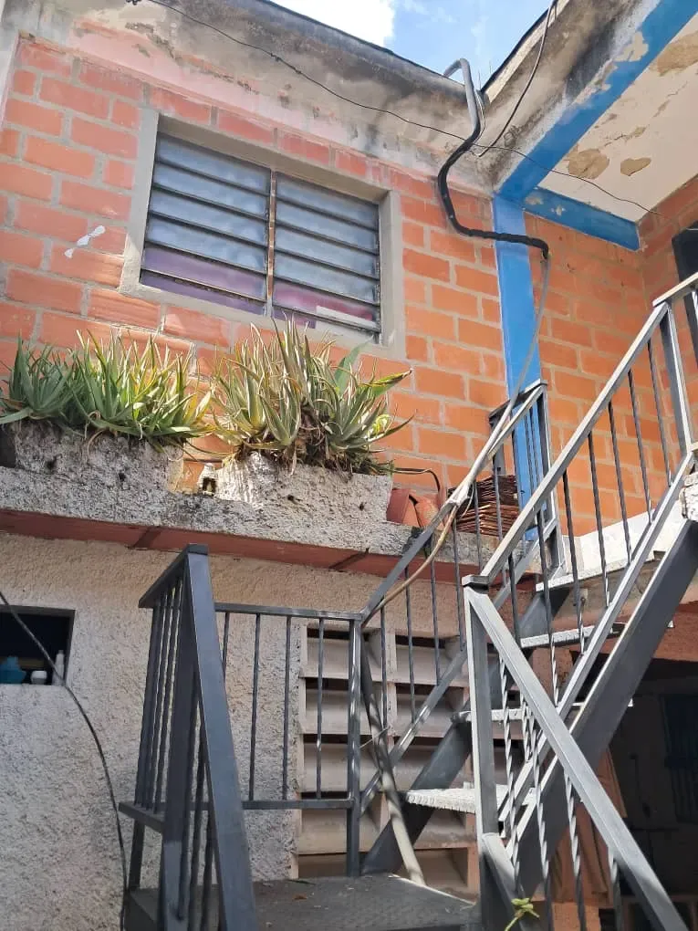 Vende Casa La Esmeralda, San Diego en punto comercial, a pie de calle - 8
