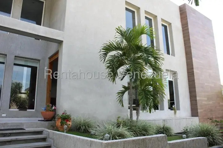CASA EN VENTA AL PIE DELAVILA EN ALTAMIRA