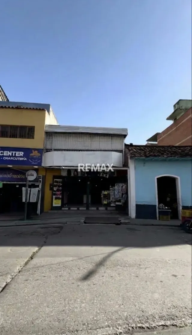 Venta Local Comercial, ideal por estar ubicado a pie de calle en el centro del pueblo de Guarenas - 3