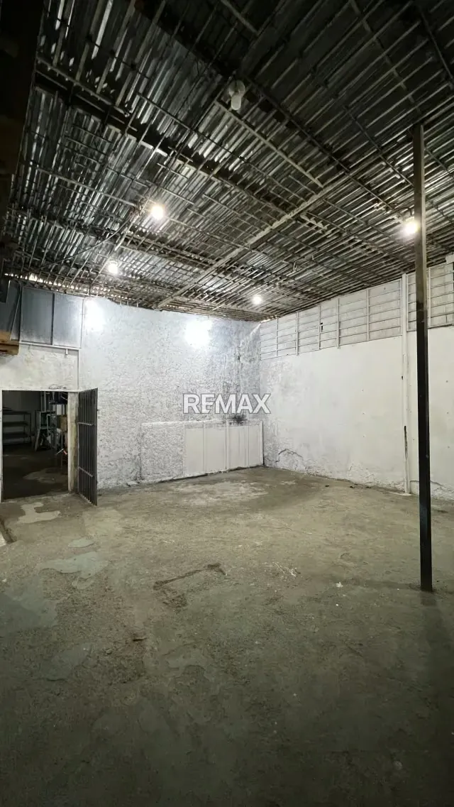 Venta Local Comercial, ideal por estar ubicado a pie de calle en el centro del pueblo de Guarenas - 4