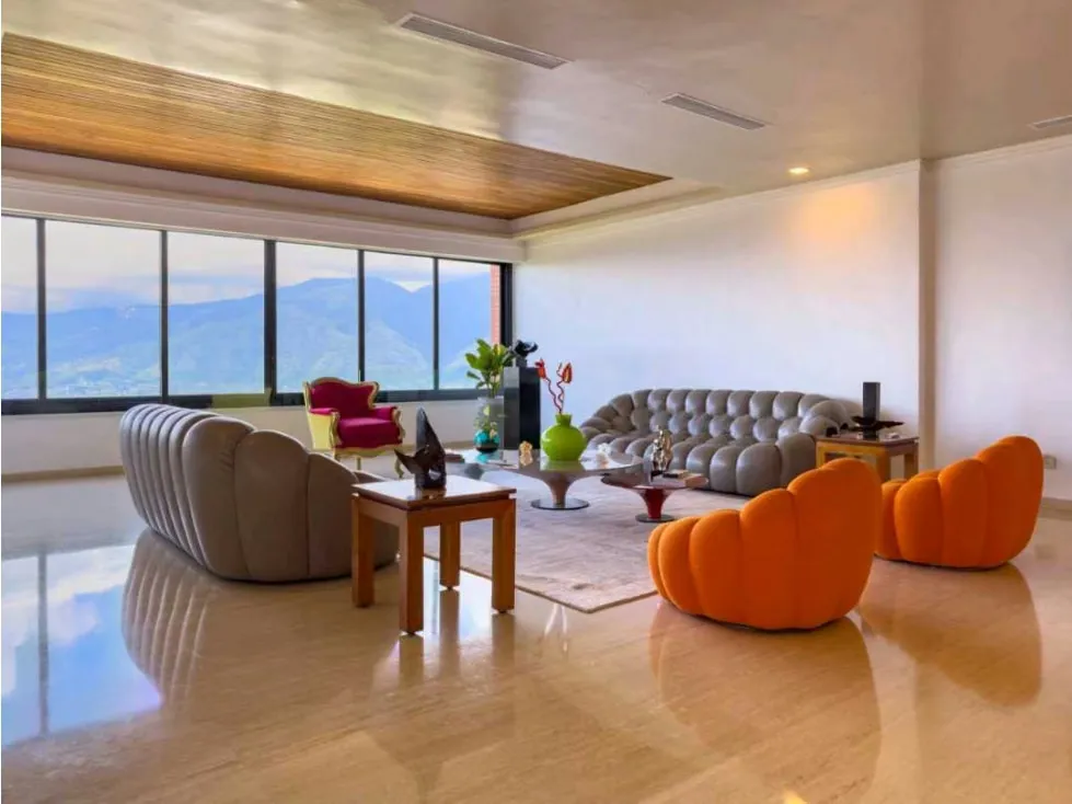 Se vende apto 650m2 urb. Colinas de Tamanaco - 2