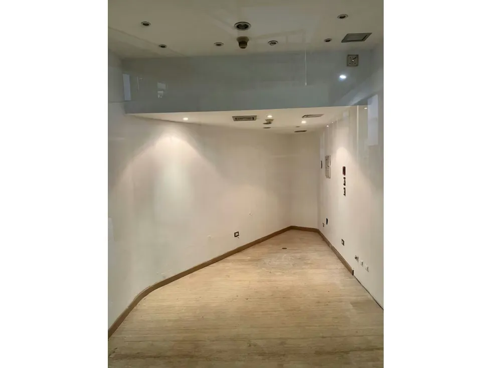 Se vende local comercial 16,35m2 CC San Ignacio La Castellana 9462 - 3