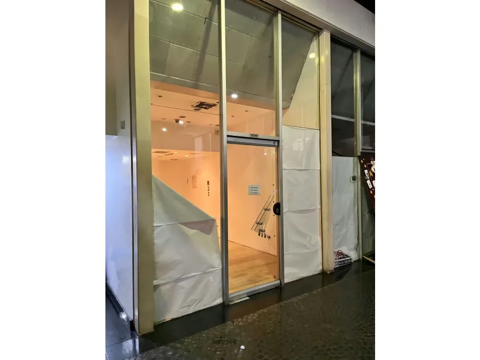 Se vende local comercial 16,35m2 CC San Ignacio La Castellana 9462 - 4