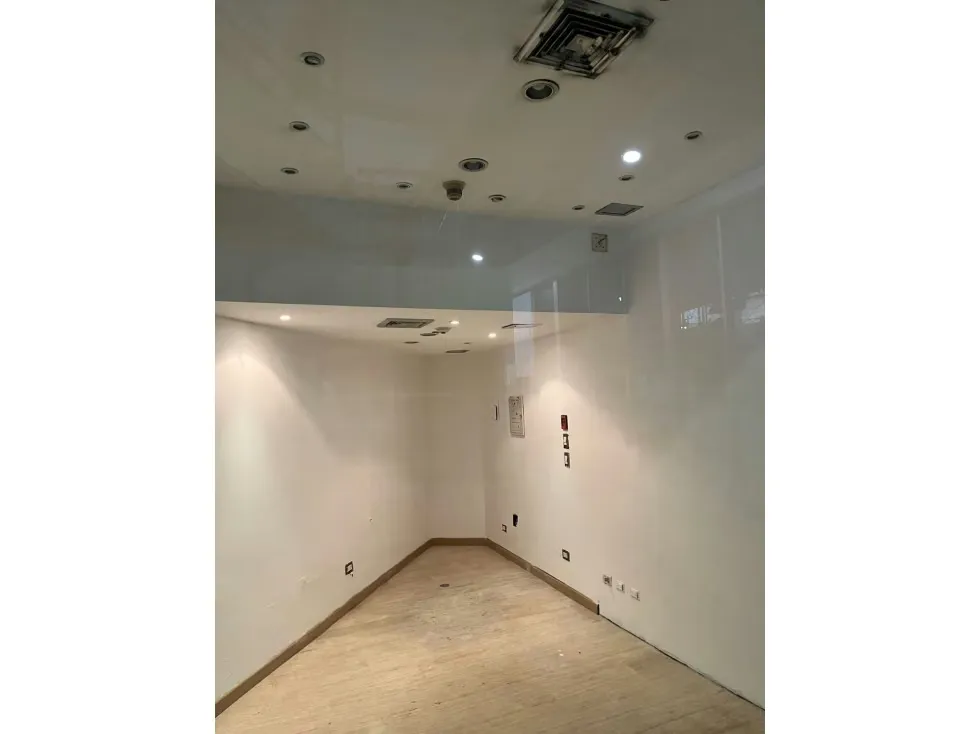 Se vende local comercial 16,35m2 CC San Ignacio La Castellana 9462 - 6