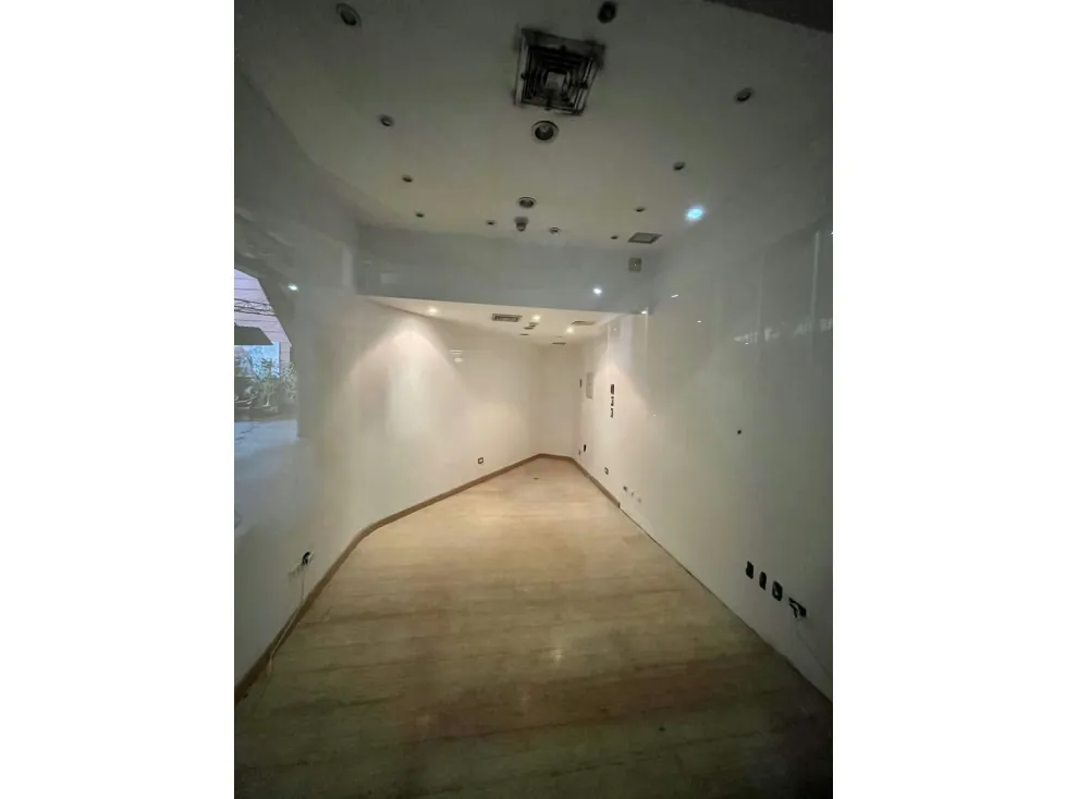 Se vende local comercial 16,35m2 CC San Ignacio La Castellana 9462 - 7