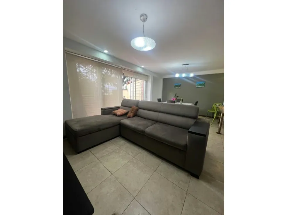 SE VENDE APARTAMENTO EN LOMA LINDA - 2