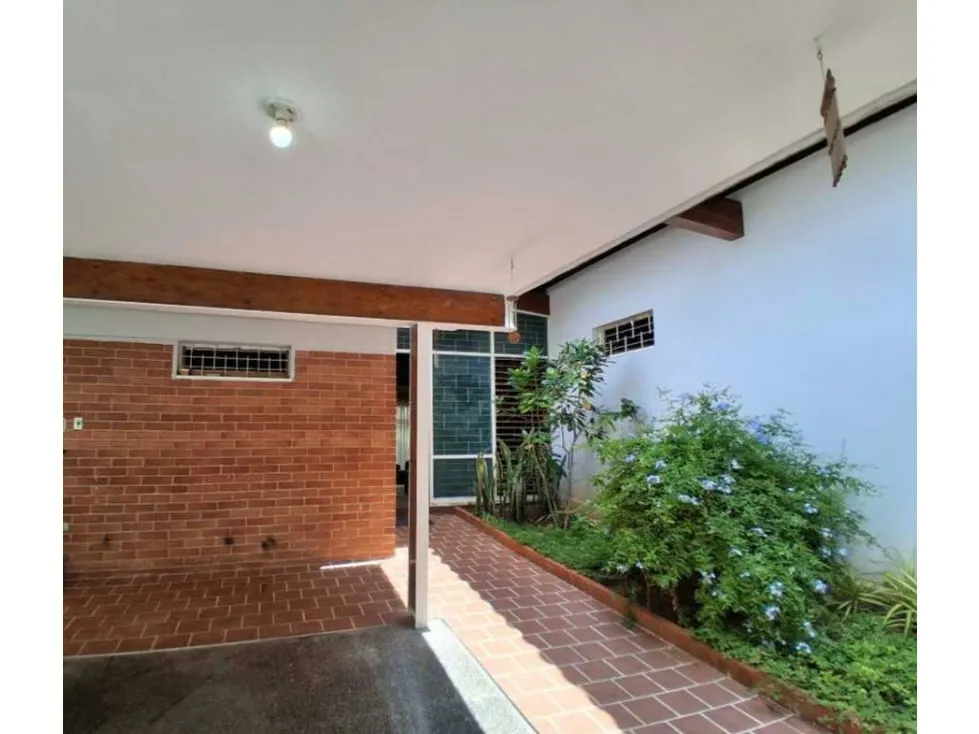 CASA EN VENTA EN PRADOS DEL ESTE 941T/371C