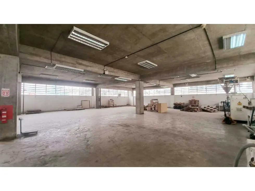 Alquilo planta industrial 366m2 Urb. Lebrun 4316 - 8