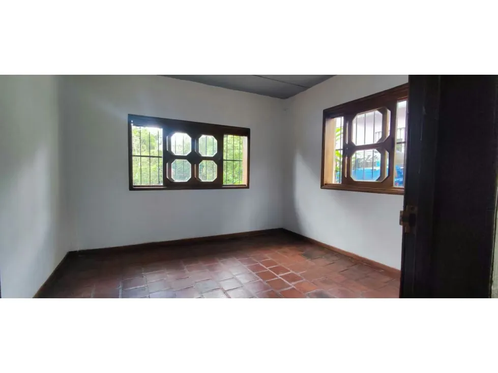 Alquilo locales desde 11 hasta 17m2 Mini Centro Comercial El Hatillo - 3