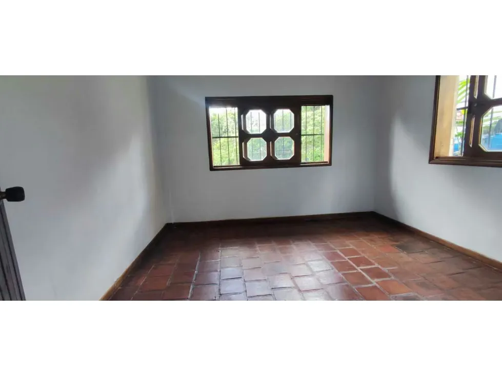 Alquilo locales desde 11 hasta 17m2 Mini Centro Comercial El Hatillo - 4
