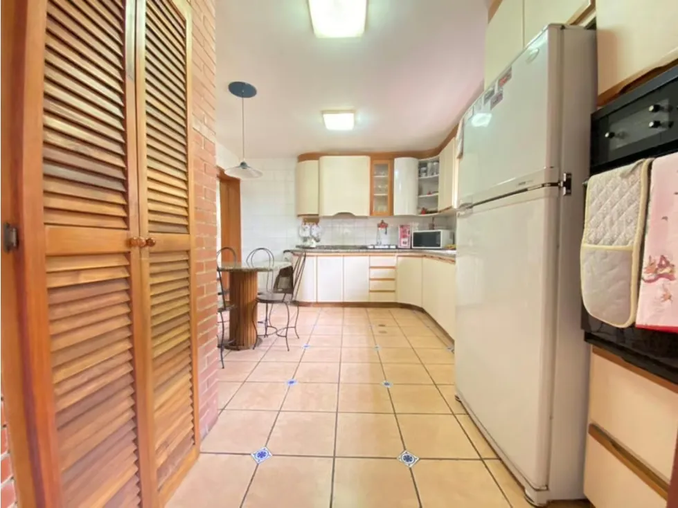 Se vende Casa 648m² 8h/9b/10p Los Palos Grandes - 2
