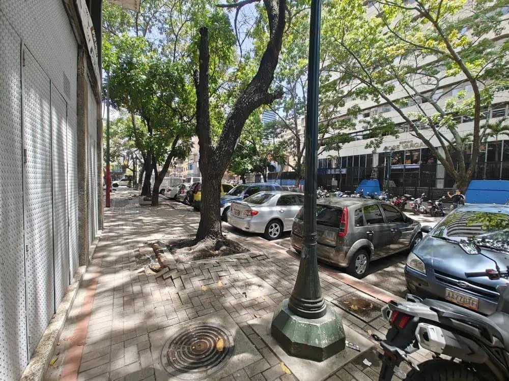 Alquiler de Local Comercial en La Candelaria (Caracas) - 2