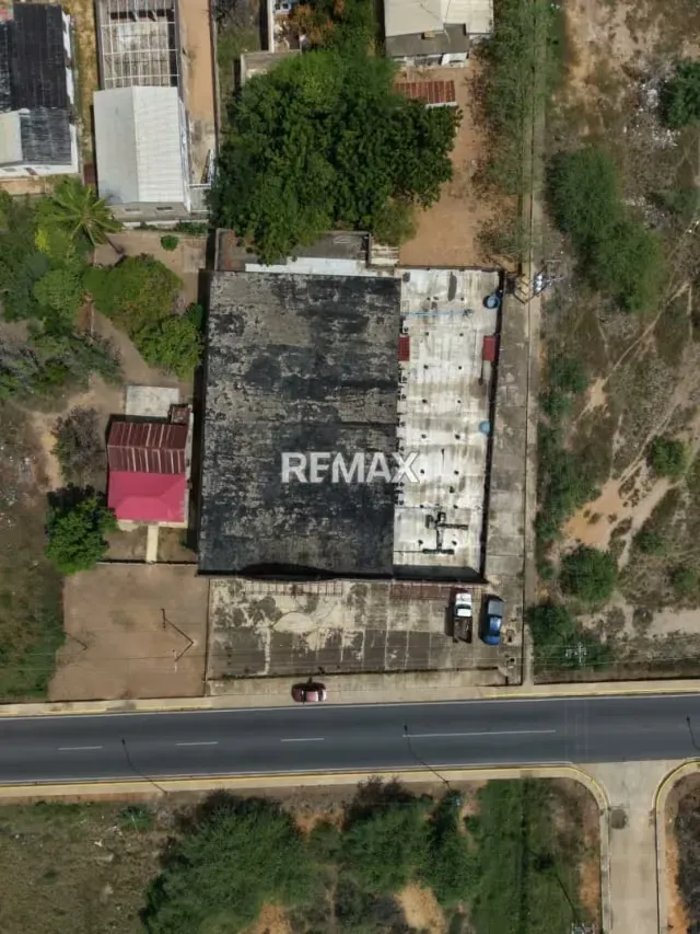 LOCAL COMERCIAL - 4