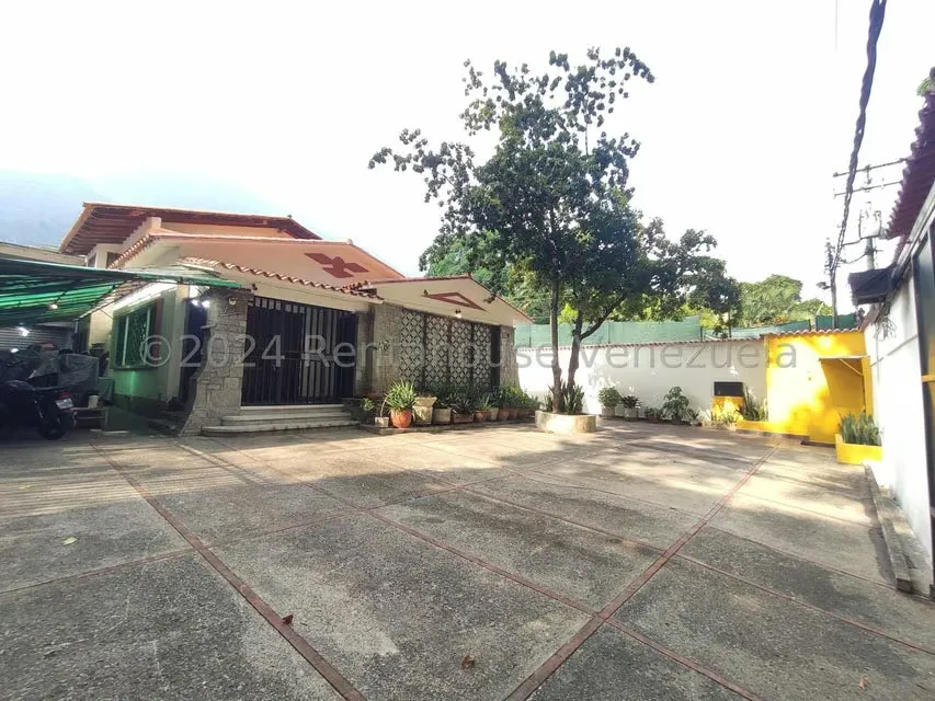 Casa (Multipes Niveles) en Venta en Los Palos Grandes, Distrito Metropolitano - 2