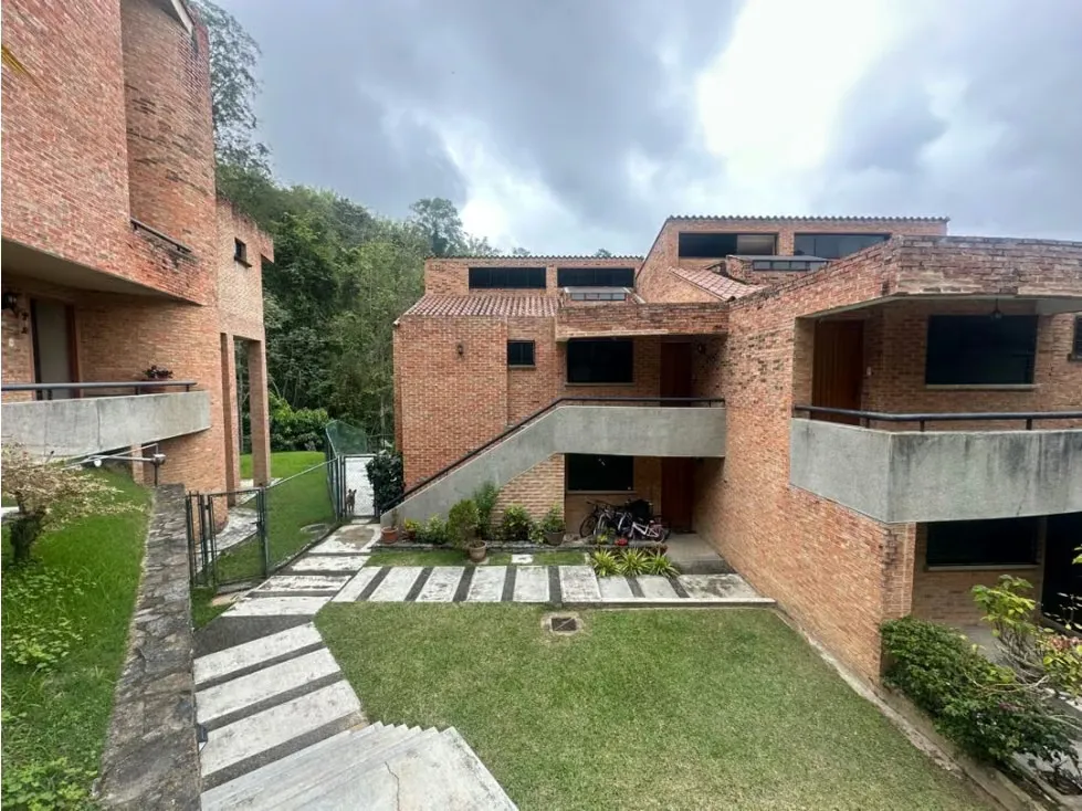 Se vende apartamento en la Urb Oripoto 4h 4b 2 p