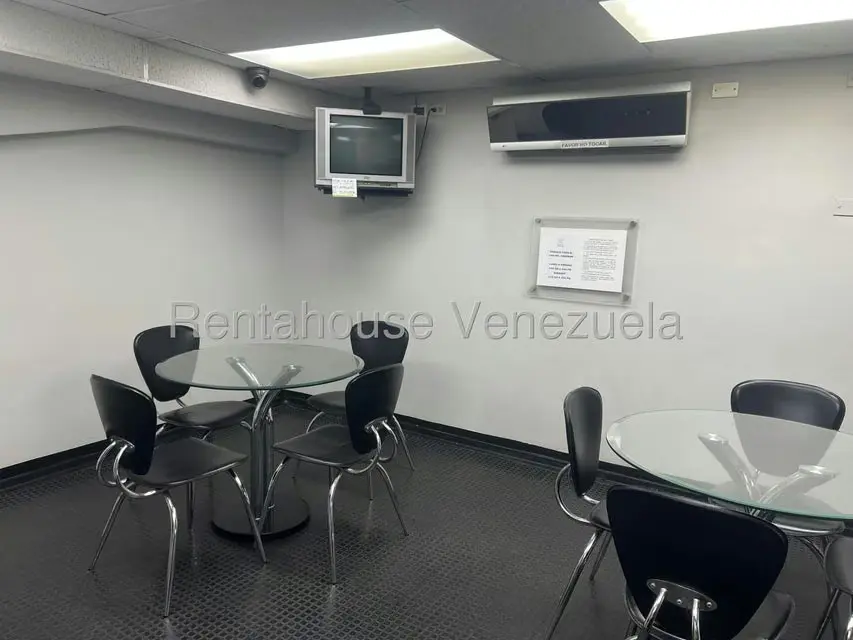 Local Comercial en Alquiler en Los Dos Caminos, Distrito Metropolitano - 11