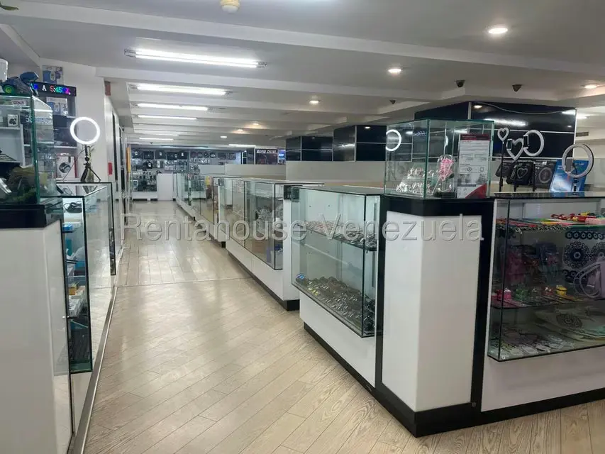 Local Comercial en Alquiler en Los Dos Caminos, Distrito Metropolitano - 8